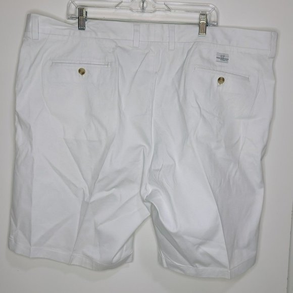 Vineyard Vines White Flat Front Men Shorts - Picture 2 of 7